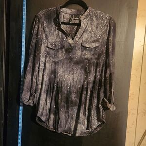 New Direction women's gray tye dye top with sequin trim. Size M